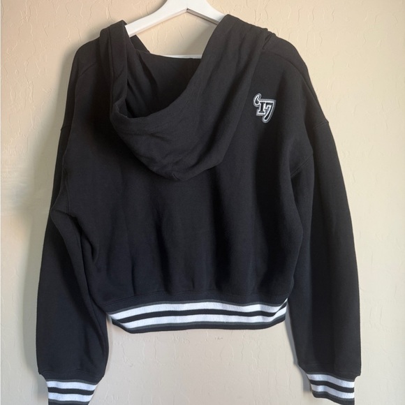 Wear by Erin Andrews NHL Vegas Golden Knights Lace Up Women’s Cropped Sweatshirt - Picture 11 of 13